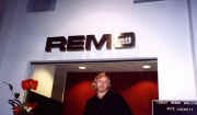 Pete arrives at remo001.jpg (37261 bytes)